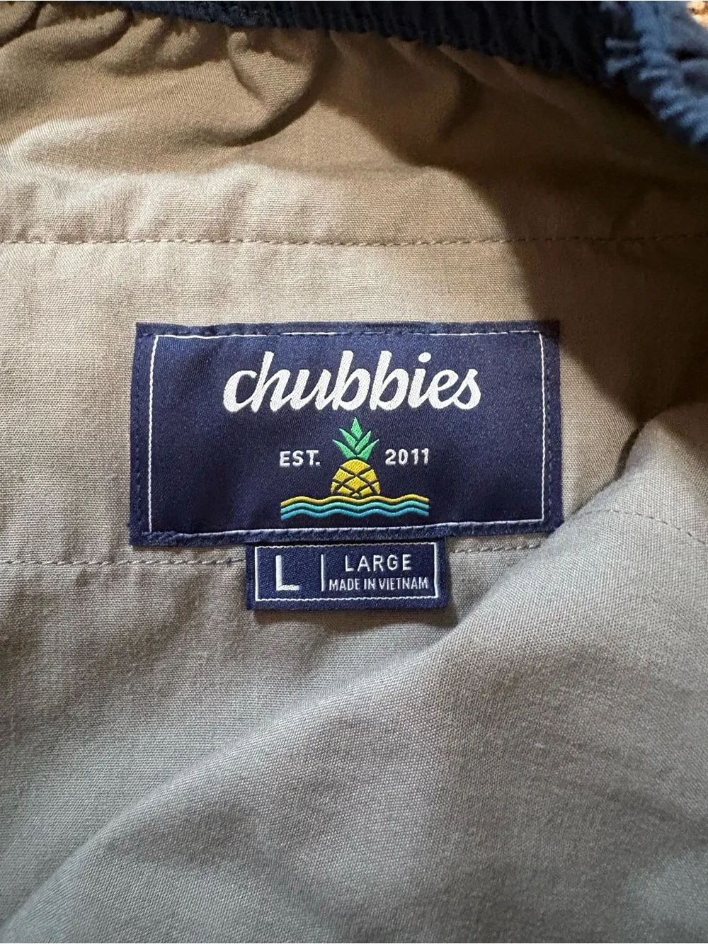 Chubbies Everywear performance shorts navy blue men’s size large 8” inseam